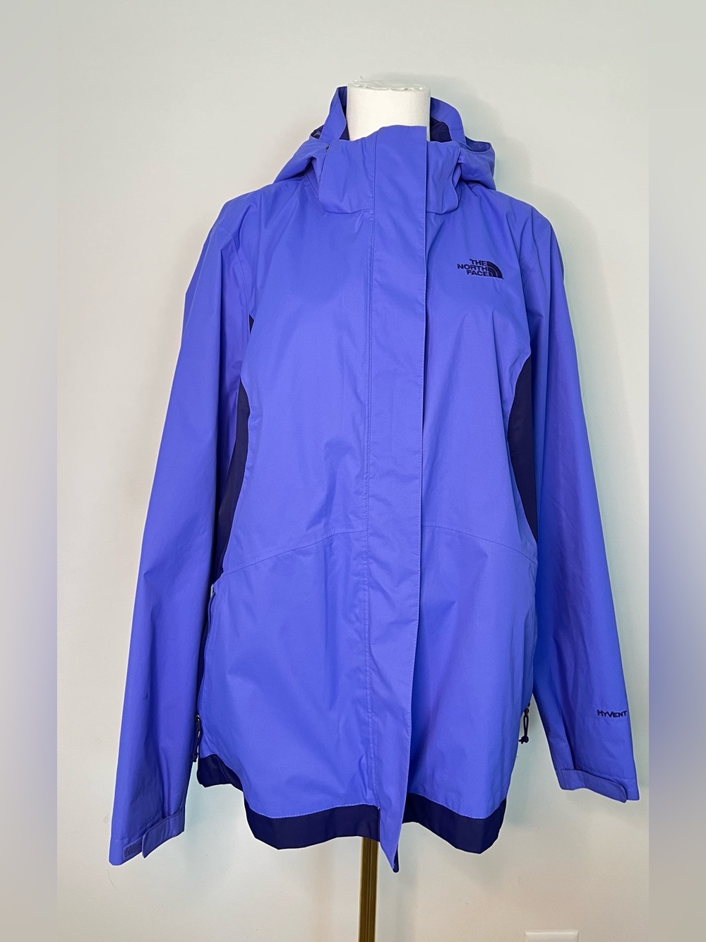 The North Face HyVent Jacket Women’s Sz XL purple Hooded Waterproof